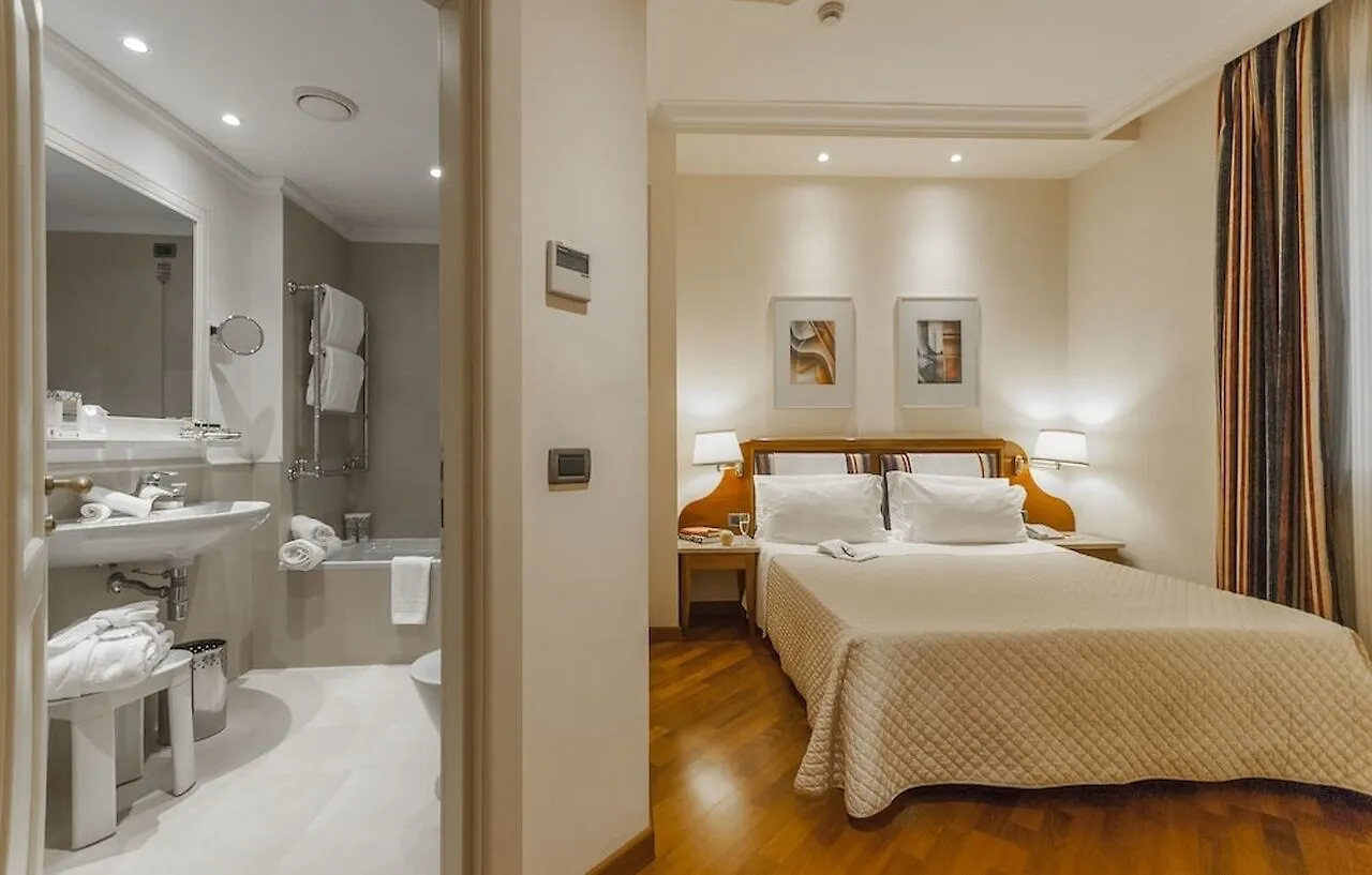 B&B Hotel Firenze Laurus Al Duomo 4*, Florens