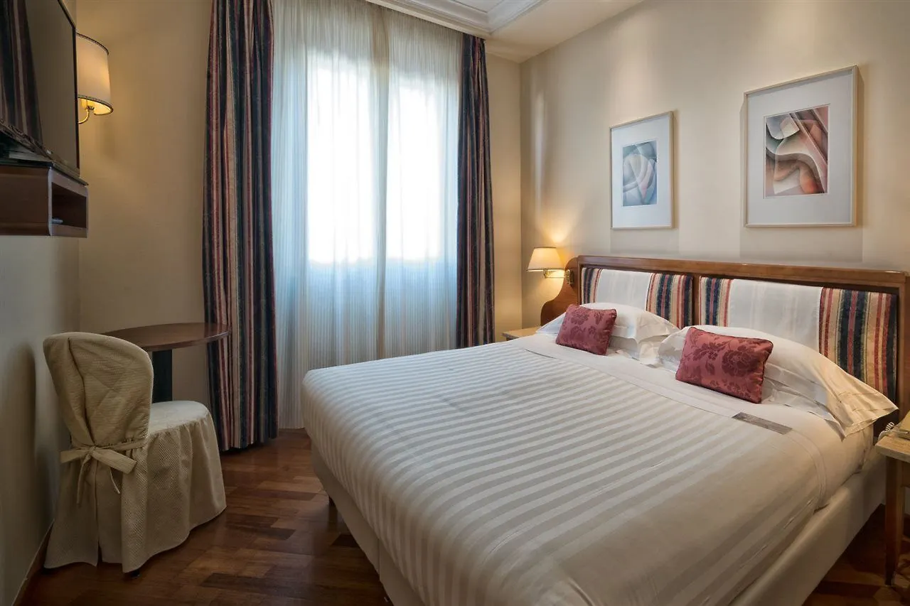 B&B Hotel Firenze Laurus Al Duomo 4*, Florens Italien