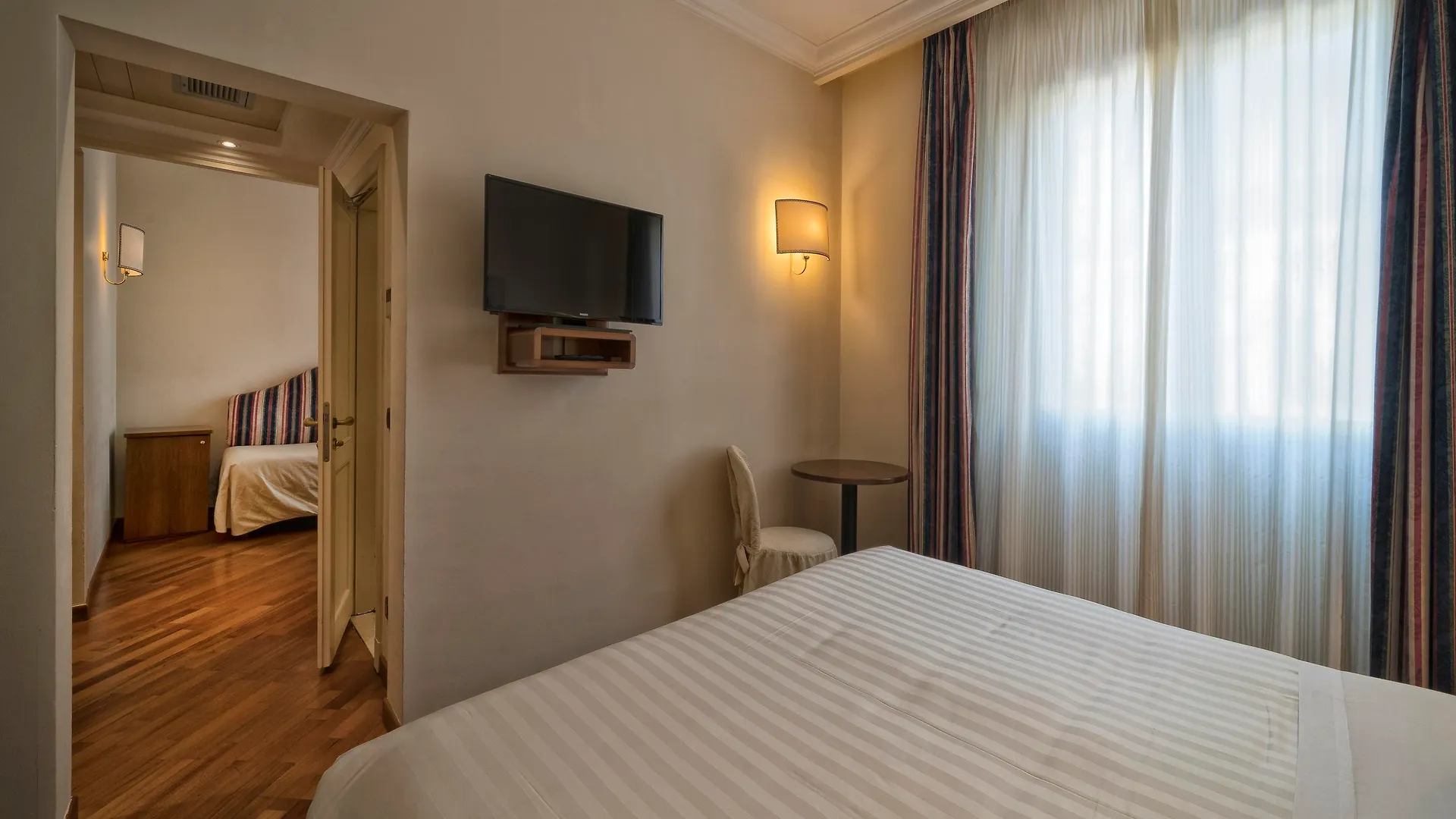 B&B Hotel Firenze Laurus Al Duomo 4*, Florence
